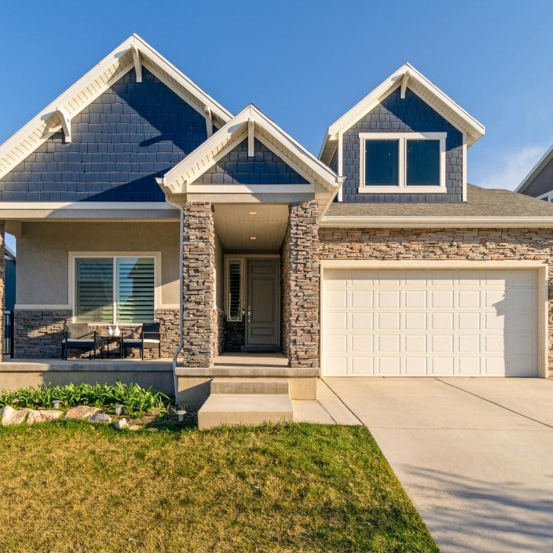 The front of a nice residential home.